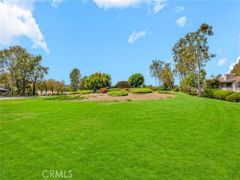 22 Rocky Knoll , Irvine, CA