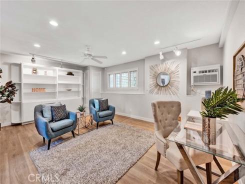 22 Rocky Knoll , Irvine, CA