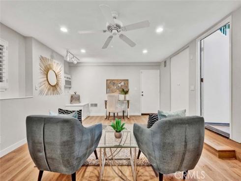 22 Rocky Knoll , Irvine, CA