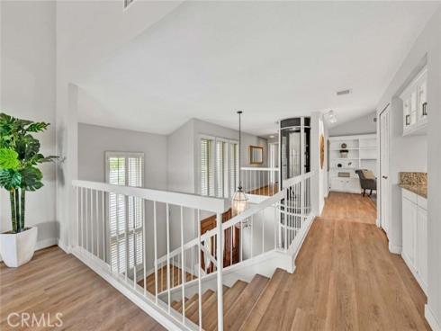22 Rocky Knoll , Irvine, CA