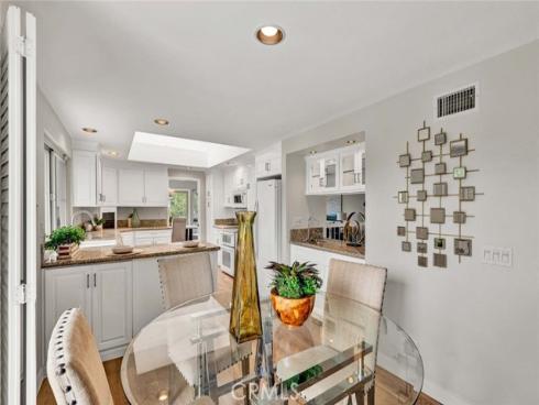 22 Rocky Knoll , Irvine, CA