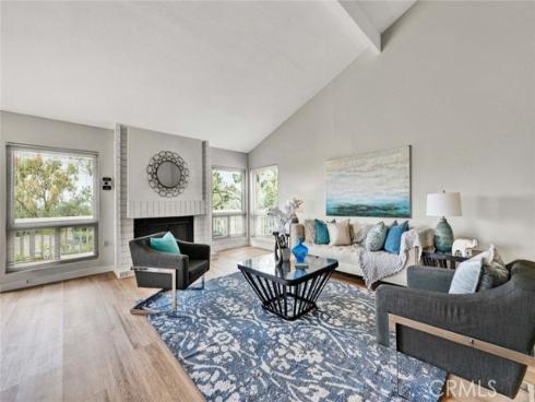 22 Rocky Knoll , Irvine, CA