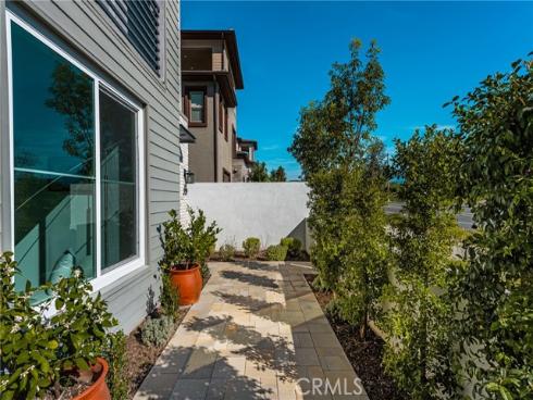201  Lynx  , Irvine, CA