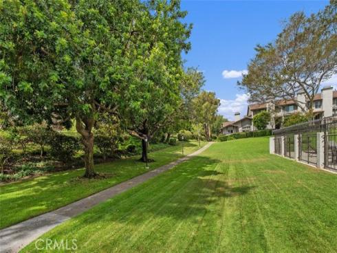 8 Summer Breeze , Irvine, CA
