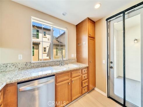 46 Perennial , Irvine, CA