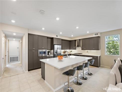 111 Bowery , Irvine, CA