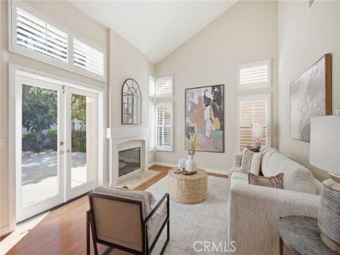 4 Del Italia , Irvine, CA