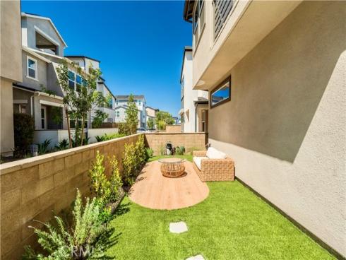 426  Lobata  , Irvine, CA