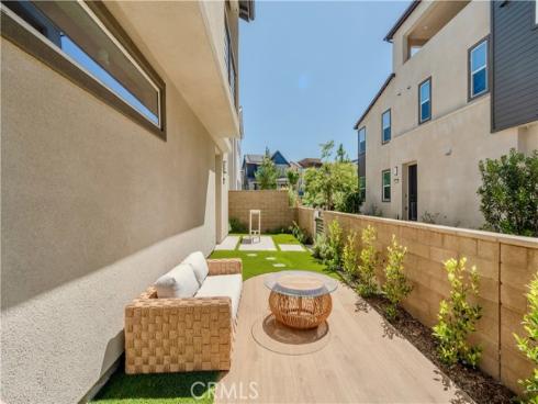 426  Lobata  , Irvine, CA