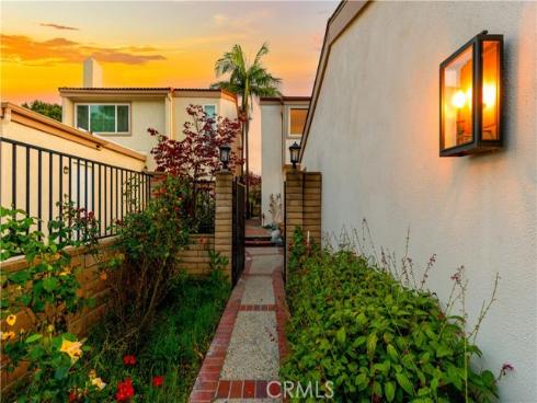 54 Willow Tree , Irvine, CA