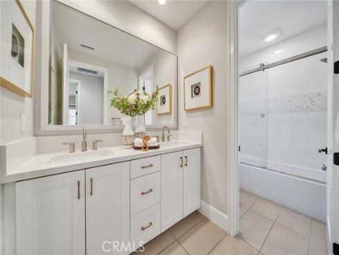 152 Statura , Irvine, CA
