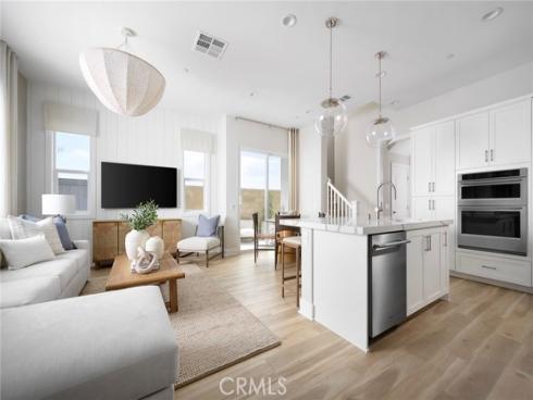 105  Moody  , Irvine, CA