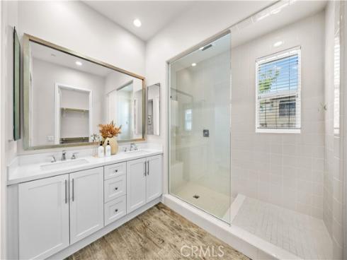 220 Follyhatch , Irvine, CA
