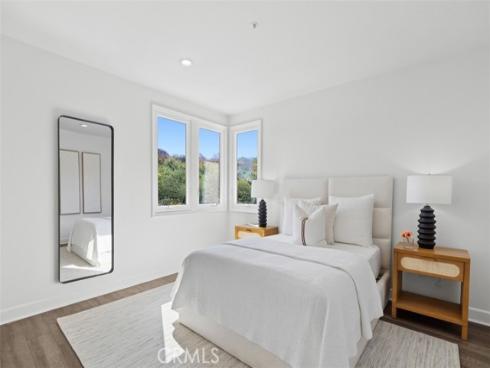21 Chester , Irvine, CA