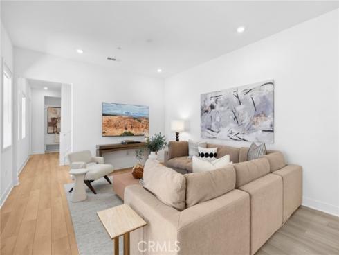 446 Sonia , Irvine, CA
