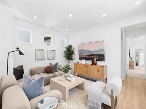 446 Sonia , Irvine, CA