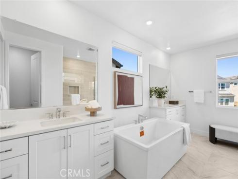 446 Sonia , Irvine, CA