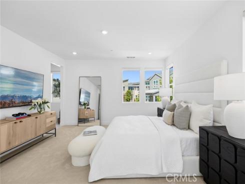 446 Sonia , Irvine, CA