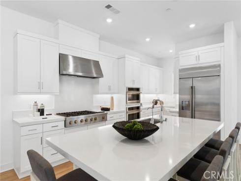 446 Sonia , Irvine, CA