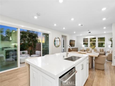 410 Chorus , Irvine, CA