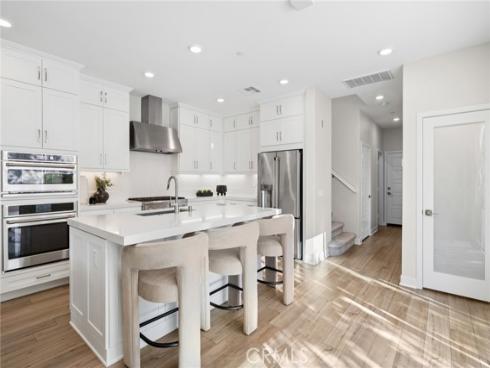 410 Chorus , Irvine, CA
