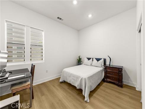 405  Clipper  , Irvine, CA