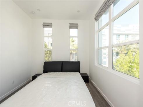 2208 Synergy , Irvine, CA