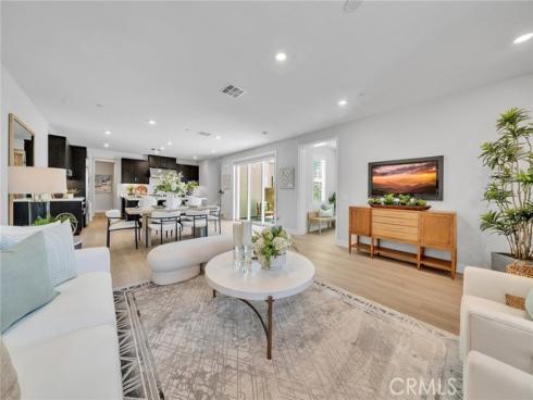 200  Chorus  , Irvine, CA
