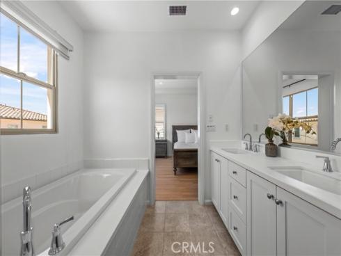 180 Frontier , Irvine, CA