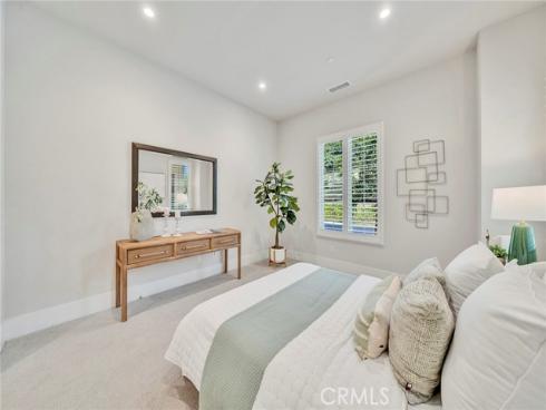 207  Pinnacle  , Irvine, CA