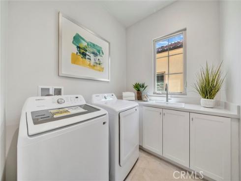 207  Pinnacle  , Irvine, CA