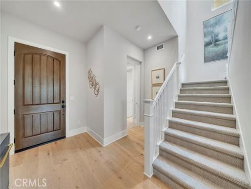 207  Pinnacle  , Irvine, CA