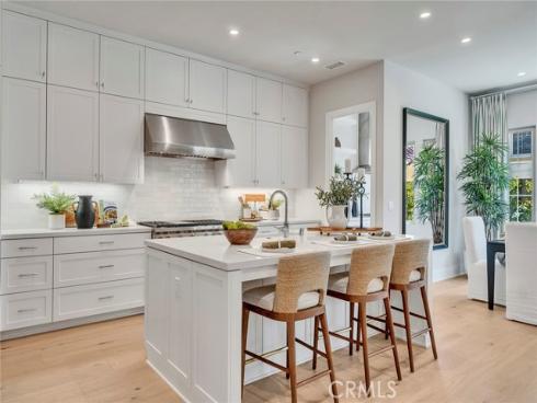 207  Pinnacle  , Irvine, CA