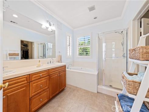 111 Chantilly , Irvine, CA