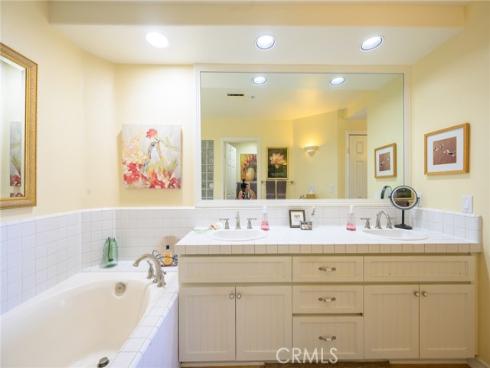 2243  Martin  211 , Irvine, CA