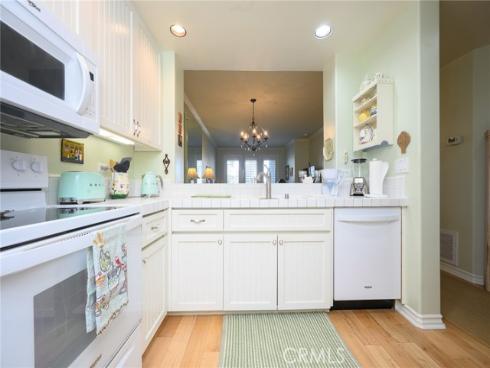 2243  Martin  211 , Irvine, CA