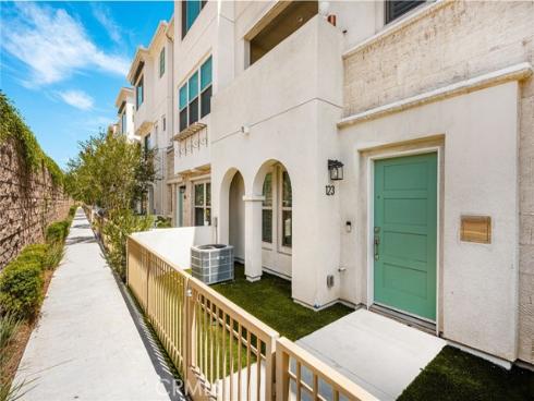 123 E Knox  , La Habra, CA