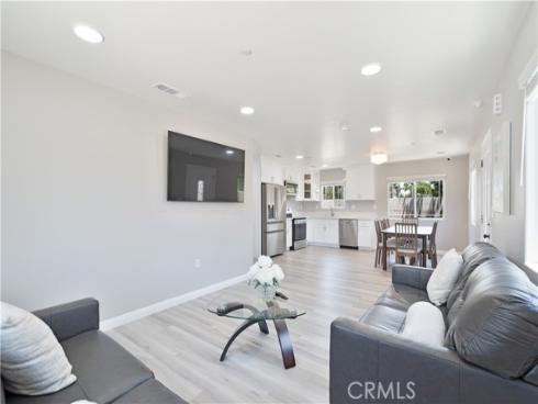 532 Mcfadden , La Habra, CA