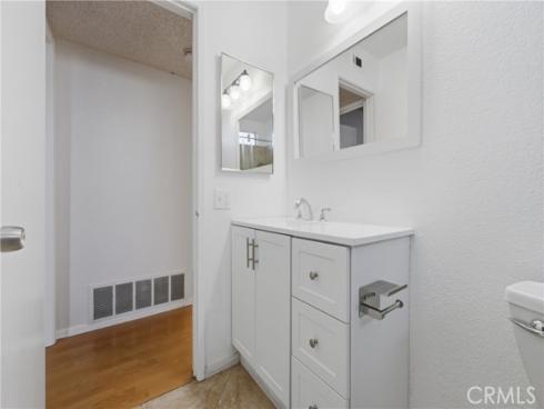 527 S Walnut  3 , La Habra, CA
