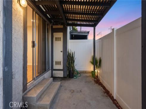 527 S Walnut  3 , La Habra, CA