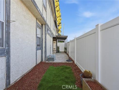527 S Walnut  3 , La Habra, CA