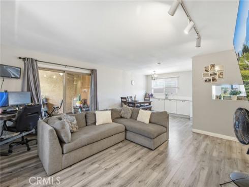 901 N Citrus  16 , La Habra, CA