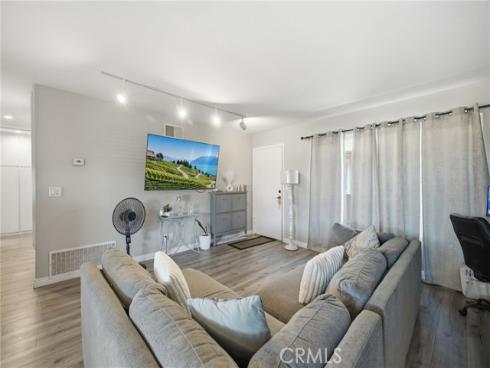 901 N Citrus  16 , La Habra, CA
