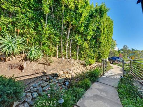 2590  Iris  , Laguna Beach, CA