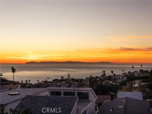 1077  Tia Juana  , Laguna Beach, CA