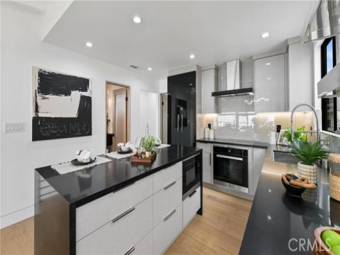 1095  Miramar  , Laguna Beach, CA