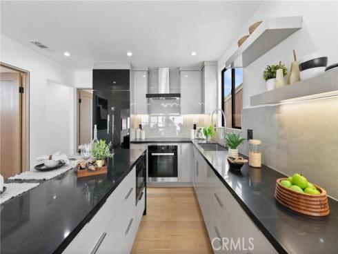 1095  Miramar  , Laguna Beach, CA