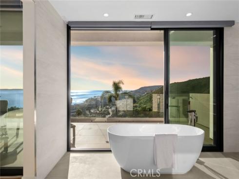 654 Canyon View Drive, Laguna Beach, CA