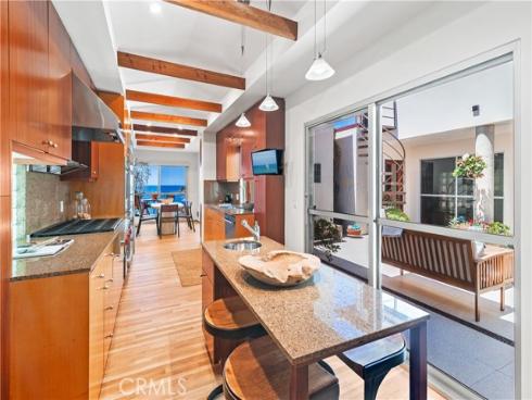 130  Mcknight  , Laguna Beach, CA