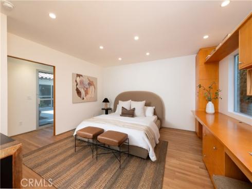 130  Mcknight  , Laguna Beach, CA